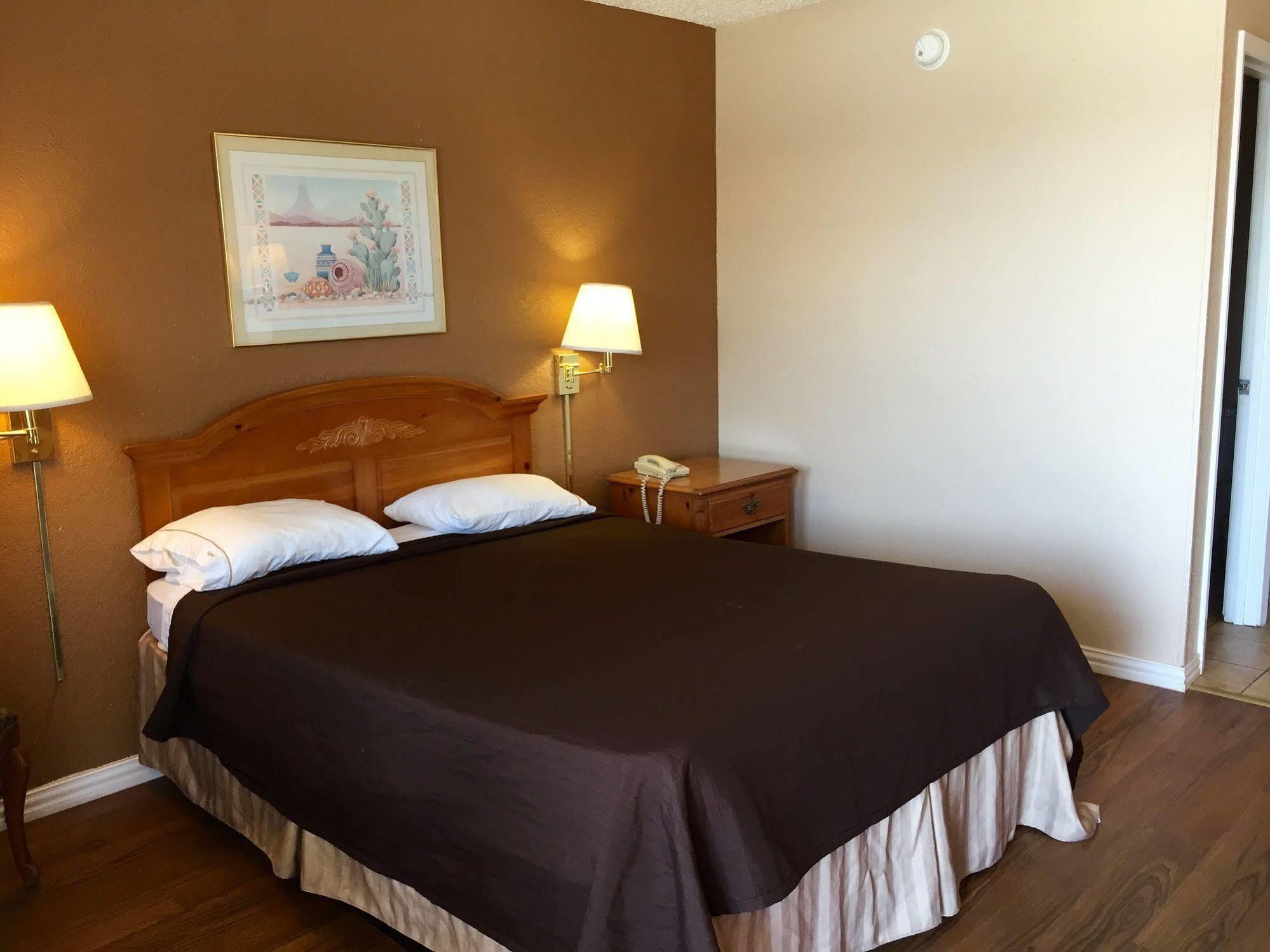Regency Inn Hondo Bagian luar foto